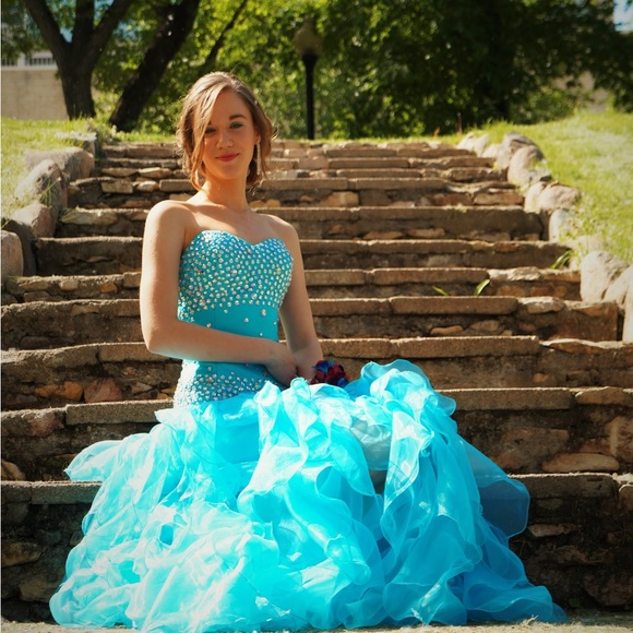 Grad Dress - Picture 1 of 4